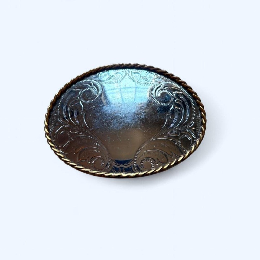 Vintage Western Oval Belt Buckle – Silver Tone with Gold Rope Border